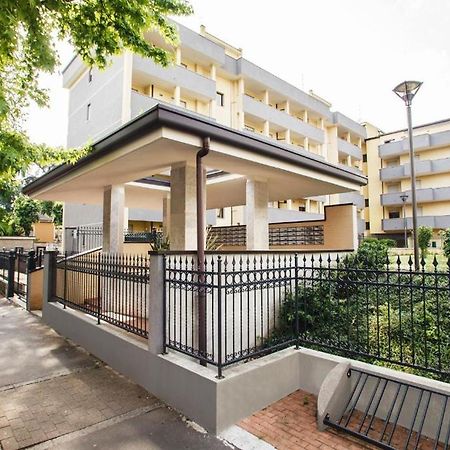 Hq Aparthotel Milano Inn - Smart Suites Чинізелло-Бальсамо Екстер'єр фото