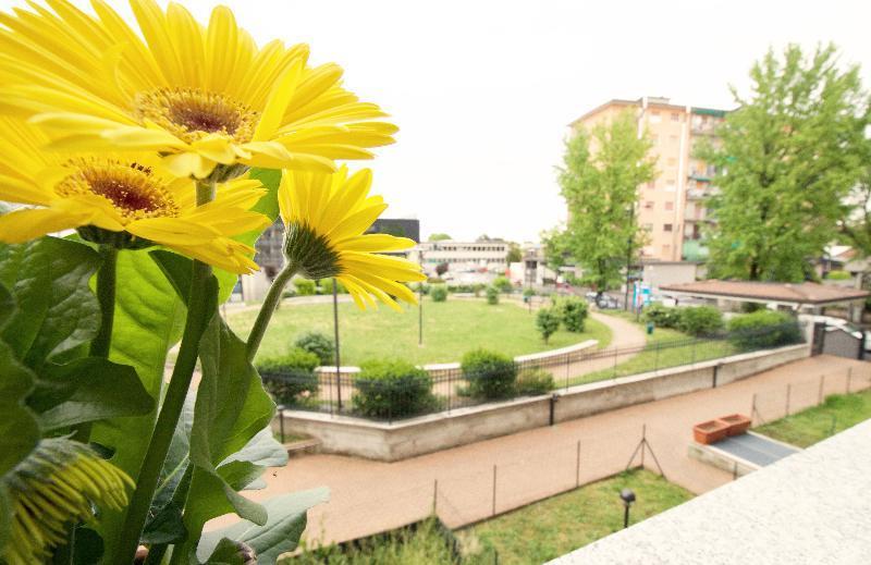 Hq Aparthotel Milano Inn - Smart Suites Чинізелло-Бальсамо Екстер'єр фото