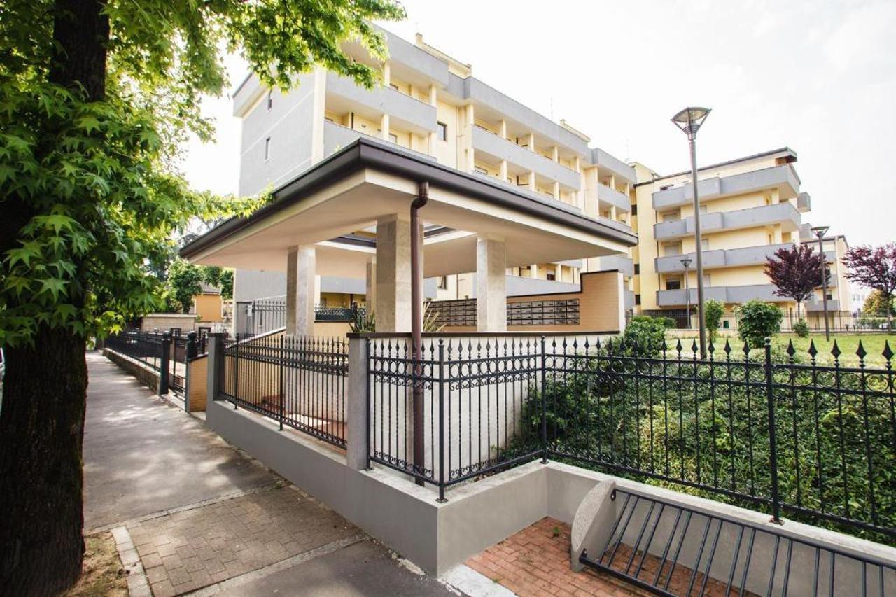 Hq Aparthotel Milano Inn - Smart Suites Чинізелло-Бальсамо Екстер'єр фото