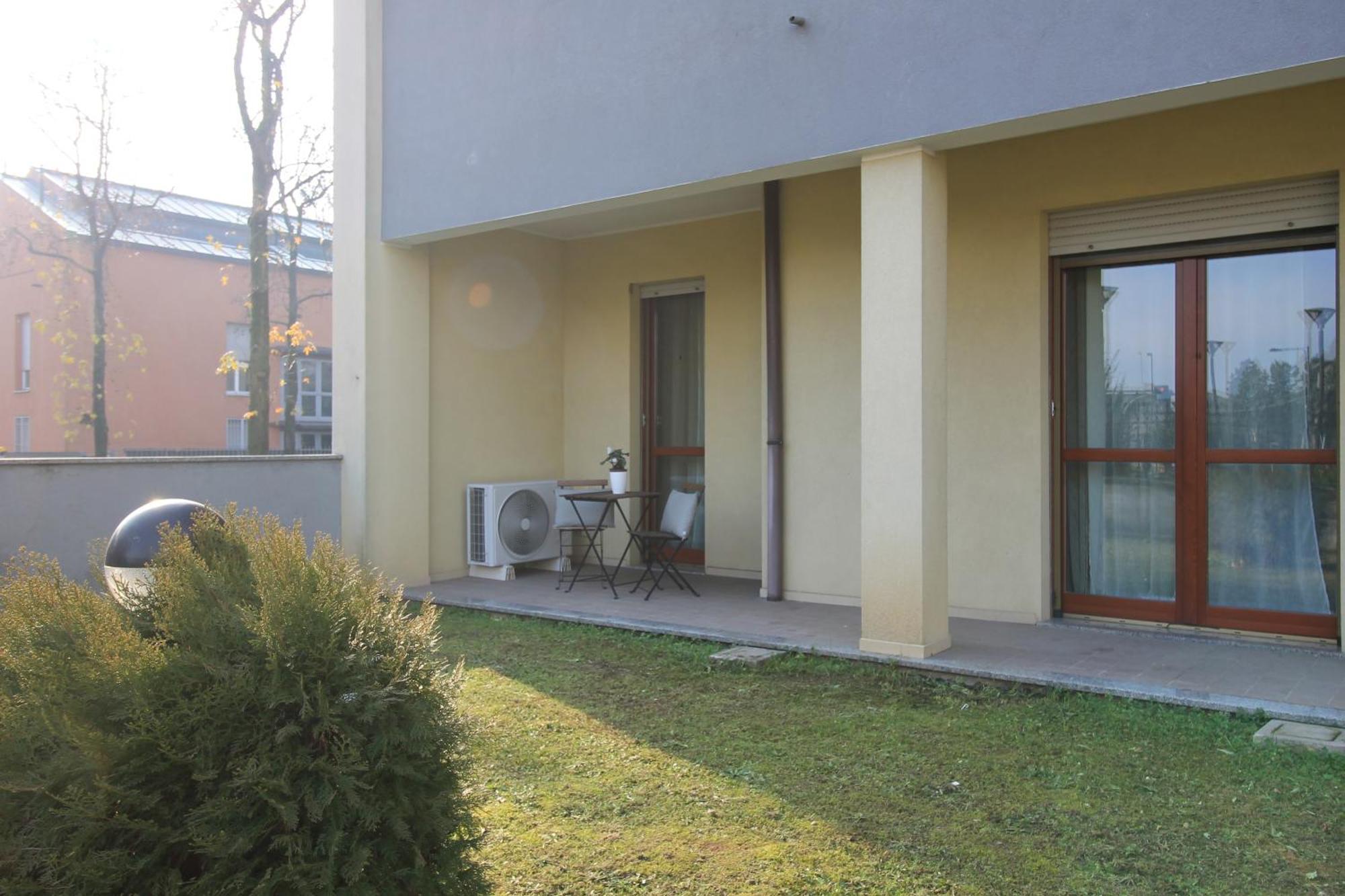 Hq Aparthotel Milano Inn - Smart Suites Чинізелло-Бальсамо Екстер'єр фото